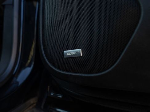 Used 2023 GMC Acadia SLT w/ Elevation Edition image 14