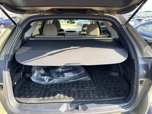 Used 2025 Subaru Outback Premium w/ Popular Package #1A AWD/4WD image 14