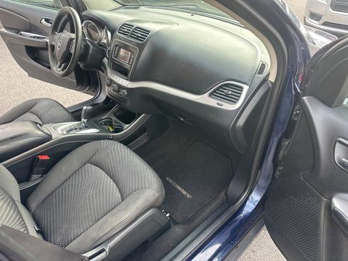 Used 2017 Dodge Journey SXT w/ Comfort/Convenience Group image 30