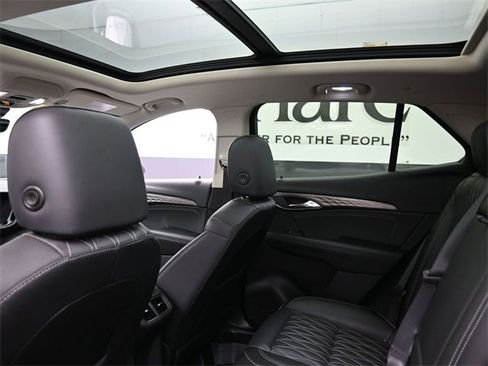 Used 2022 Buick Envision Avenir w/ Technology Package II image 24