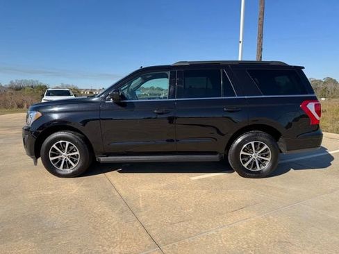 Used 2021 Ford Expedition XLT image 2