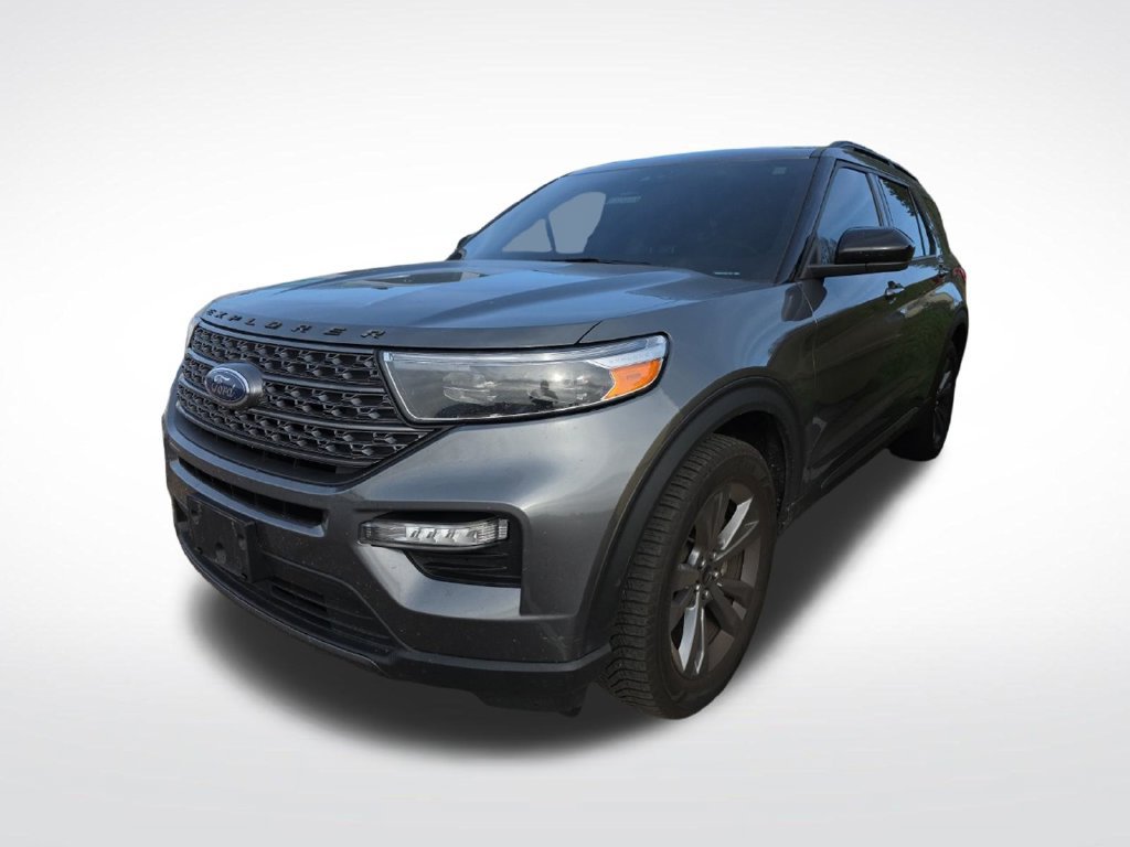 Used 2022 Ford Explorer XLT w/ Equipment Group 202A AWD/4WD image 2