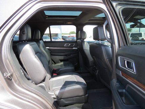 Used 2017 Ford Explorer Limited w/ Equipment Group 301A AWD/4WD image 10