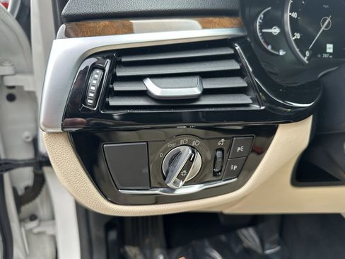 Used 2019 BMW 530i xDrive w/ Convenience Package image 32