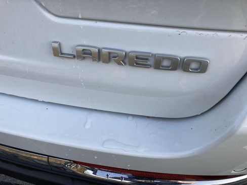 Used 2024 Jeep Grand Cherokee Laredo w/ Luxury Tech Group I AWD/4WD image 9