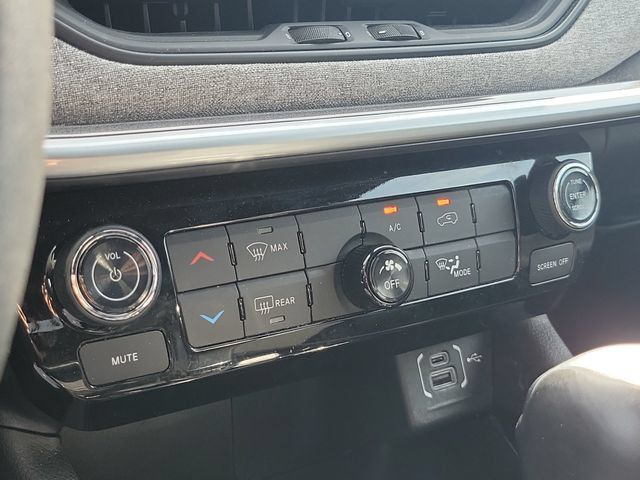 Used 2025 Jeep Compass Latitude AWD/4WD image 30