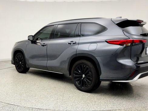 Used 2023 Toyota Highlander XSE AWD/4WD image 7
