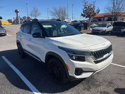 Certified 2022 Kia Seltos Nightfall Edition image 1