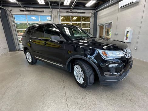 Used 2019 Ford Explorer XLT w/ Equipment Group 201A AWD/4WD image 7
