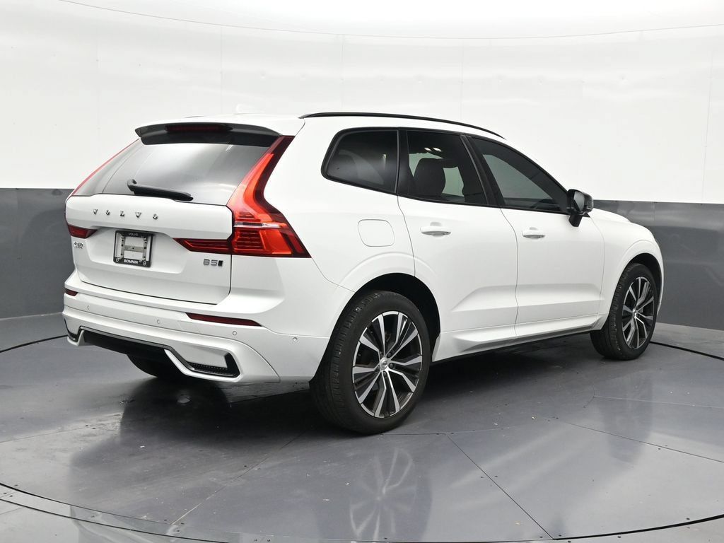 Certified 2024 Volvo XC60 B5 Plus w/ Climate Package AWD/4WD image 6