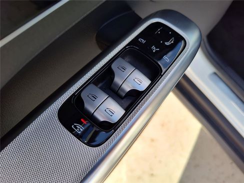 New 2025 Mercedes-Benz GLC 300 image 16