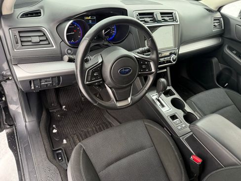 Used 2019 Subaru Outback 2.5i Premium image 11