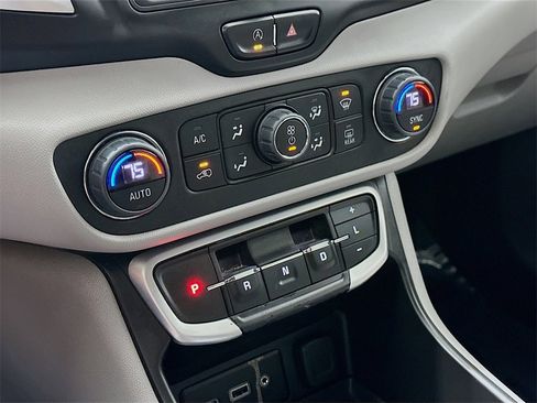 Used 2022 GMC Terrain SLE w/ Driver Convenience Package image 15