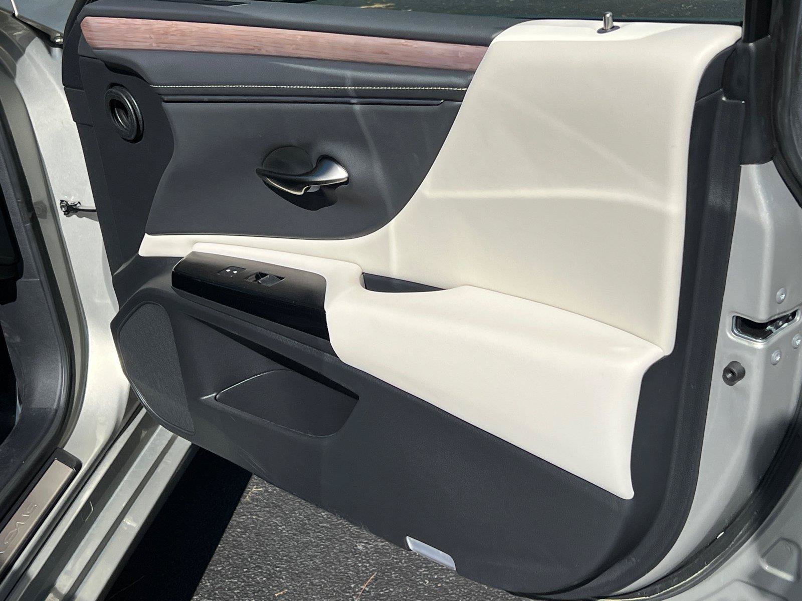 Used 2024 Lexus ES 350 w/ Premium Package FWD image 14