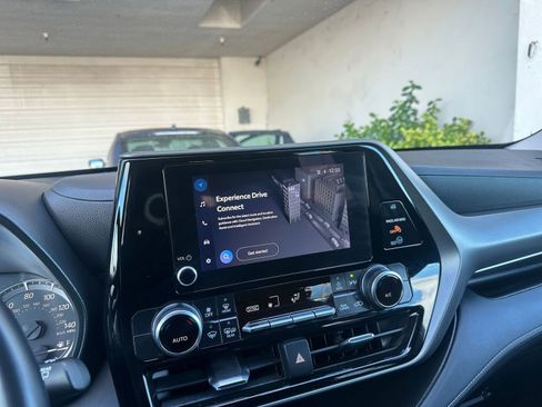 Used 2025 Toyota Highlander LE image 22