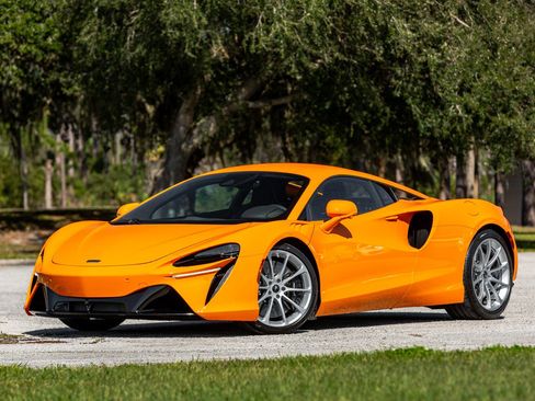 Used 2024 McLaren Artura RWD image 7