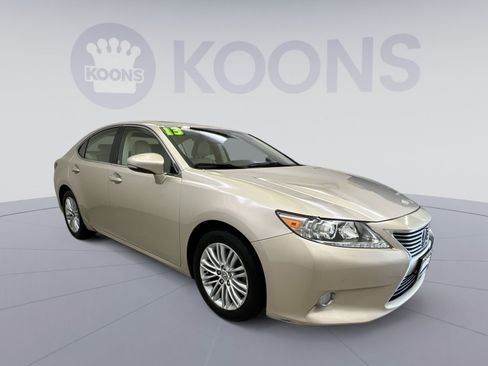 Used 2013 Lexus ES 350 w/ Luxury Pkg FWD image 2