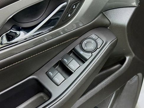 Used 2018 Chevrolet Traverse LT image 19