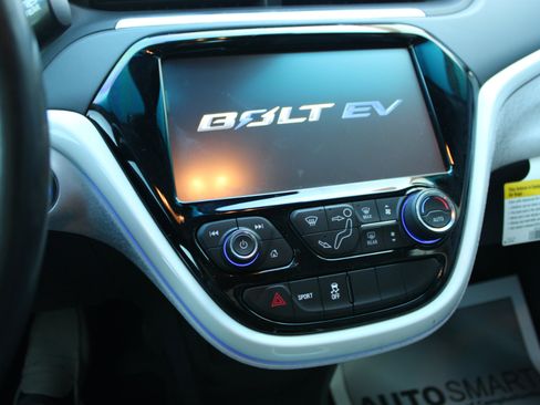 Used 2020 Chevrolet Bolt Premier w/ Infotainment Package image 24