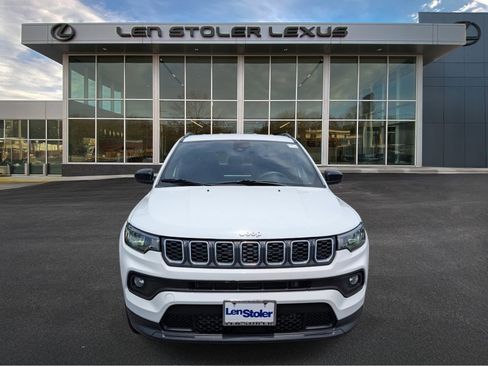Used 2024 Jeep Compass Latitude AWD/4WD image 8