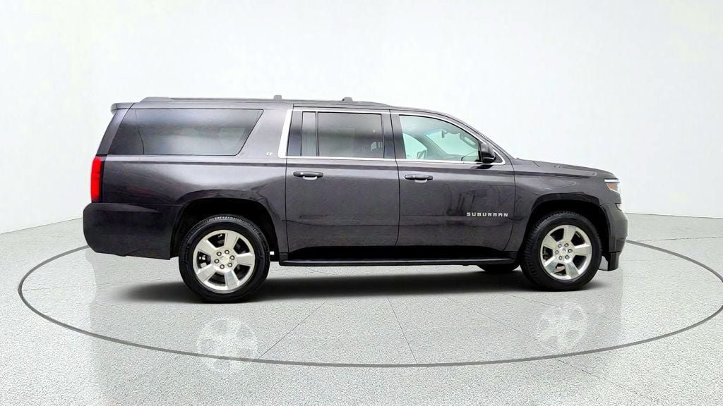 Used 2018 Chevrolet Suburban LT w/ Luxury Package AWD/4WD image 4