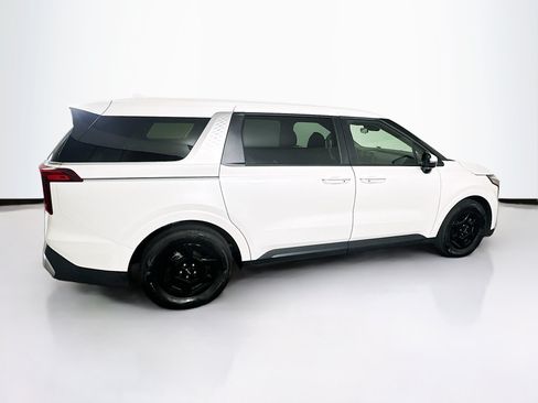 Used 2026 Kia Carnival FWD image 10