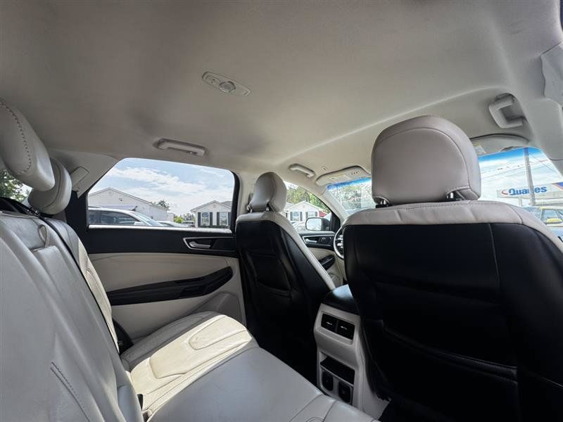 Used 2019 Ford Edge Titanium FWD image 13