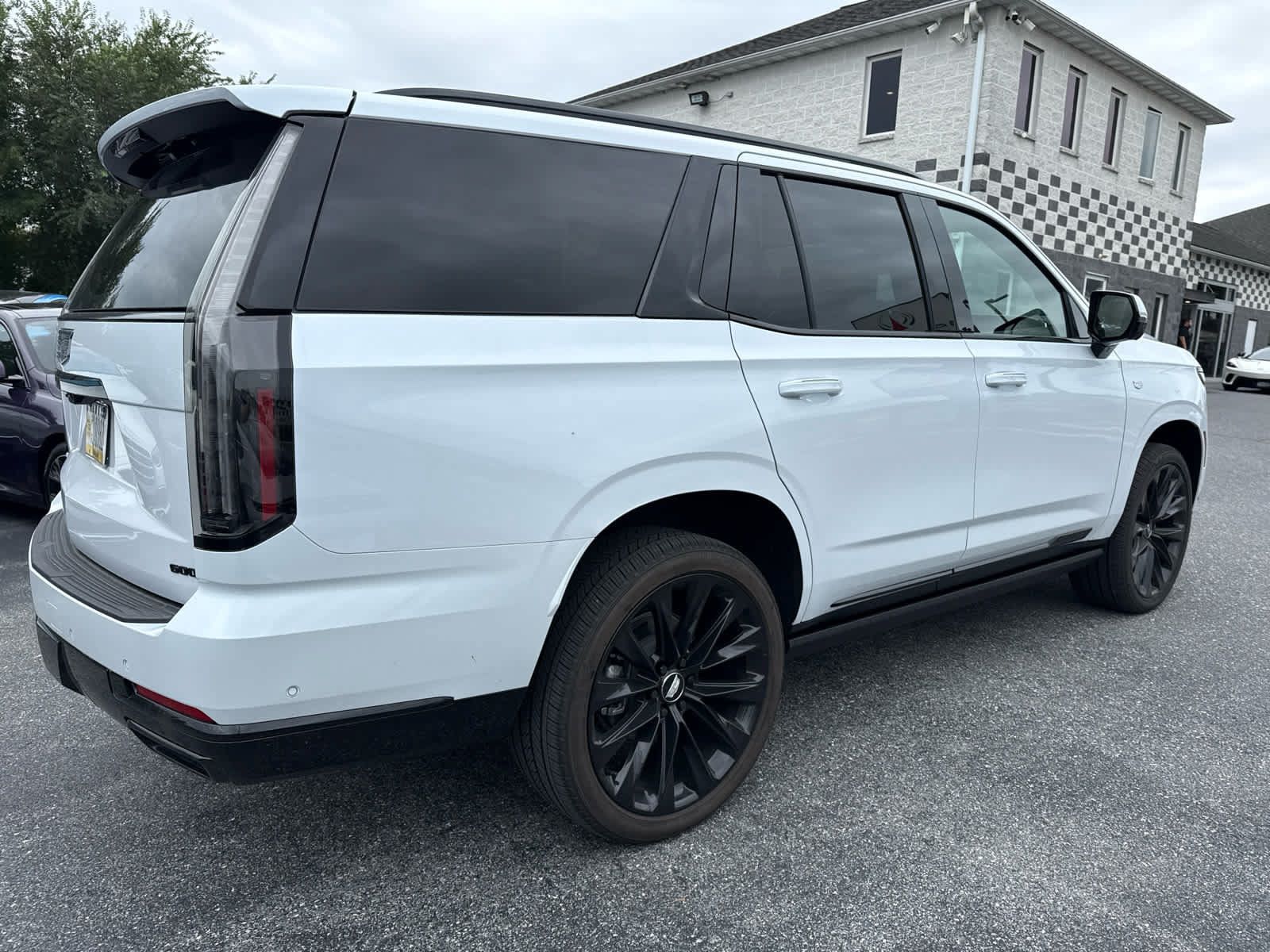 Used 2026 Cadillac Escalade Platinum Sport w/ LPO, ONYX Package AWD/4WD image 5