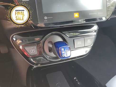 Certified 2022 Toyota Prius Limited image 24