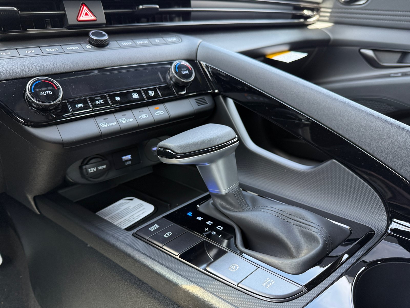 New 2026 Hyundai Elantra SEL FWD image 19