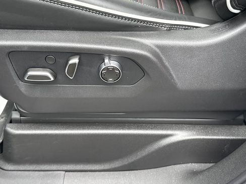 Used 2025 GMC Yukon AT4 Ultimate w/ LPO, Floor Liner Package AWD/4WD image 23