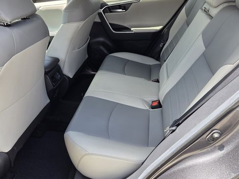Used 2020 Toyota RAV4 Limited FWD image 5