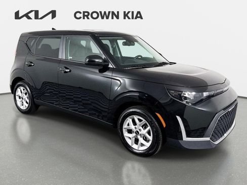 Certified 2025 Kia Soul LX w/ LX Technology Package FWD image 3