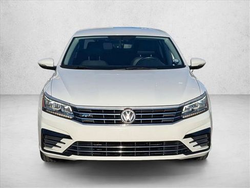 Used 2017 Volkswagen Passat 1.8T R-Line w/ R-Line Lighting Package image 2