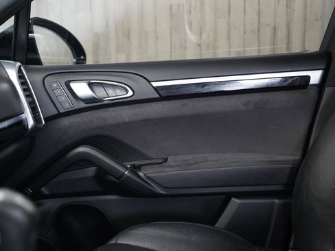 Used 2016 Porsche Cayenne GTS AWD/4WD image 31