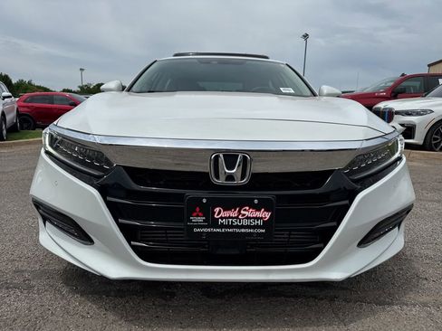 Used 2018 Honda Accord Touring image 2