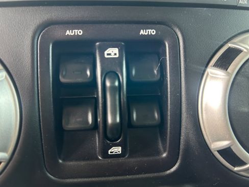 Used 2017 Jeep Wrangler Unlimited Sahara w/ Connectivity Group AWD/4WD image 23