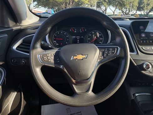 Used 2025 Chevrolet Malibu LT FWD image 15