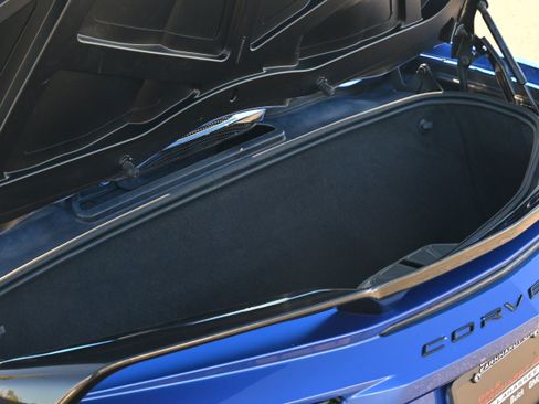 Used 2021 Chevrolet Corvette Stingray Premium Conv w/ Z51 Performance Package image 31