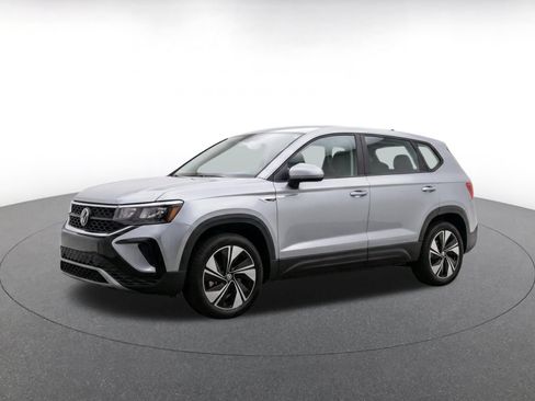 Used 2026 Volkswagen Taos SE AWD/4WD image 3