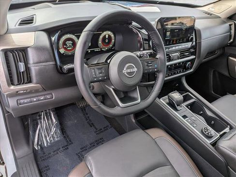 Used 2025 Nissan Pathfinder Platinum w/ Cargo Package image 10