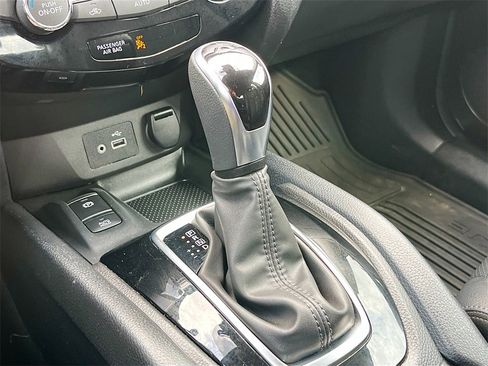 Used 2022 Nissan Rogue Sport SL w/ Premium Package image 17