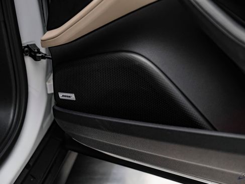 Used 2025 Porsche Panamera w/ Premium Package image 81