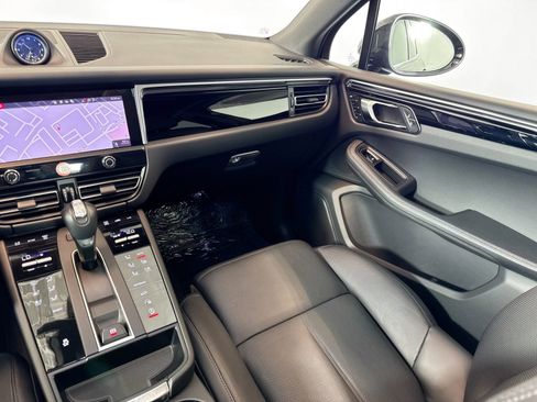 Certified 2025 Porsche Macan image 21