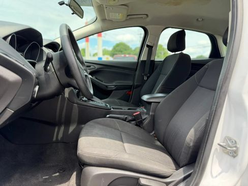 Used 2018 Ford Focus SE FWD image 9