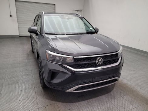 Used 2023 Volkswagen Taos SE w/ Panoramic Sunroof Package FWD image 14