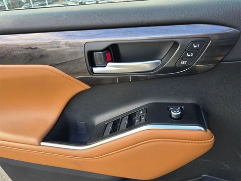 Used 2010 Toyota Highlander Limited image 31