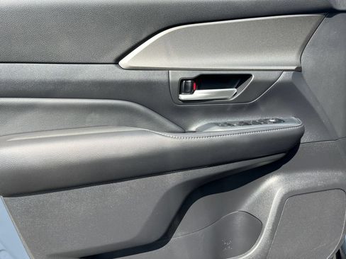 Used 2025 Toyota Grand Highlander FWD image 15
