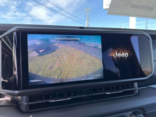 New 2026 Jeep Wrangler Unlimited Sahara w/ Whitecap Package AWD/4WD image 17