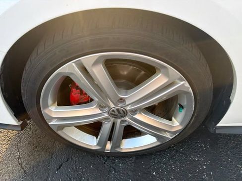 Used 2017 Volkswagen Jetta GLI FWD image 29